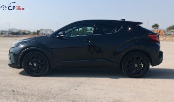 
										Toyota C-HR Hybrid full									